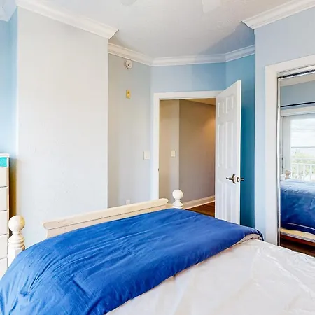 4100 Unit 205 Apartment